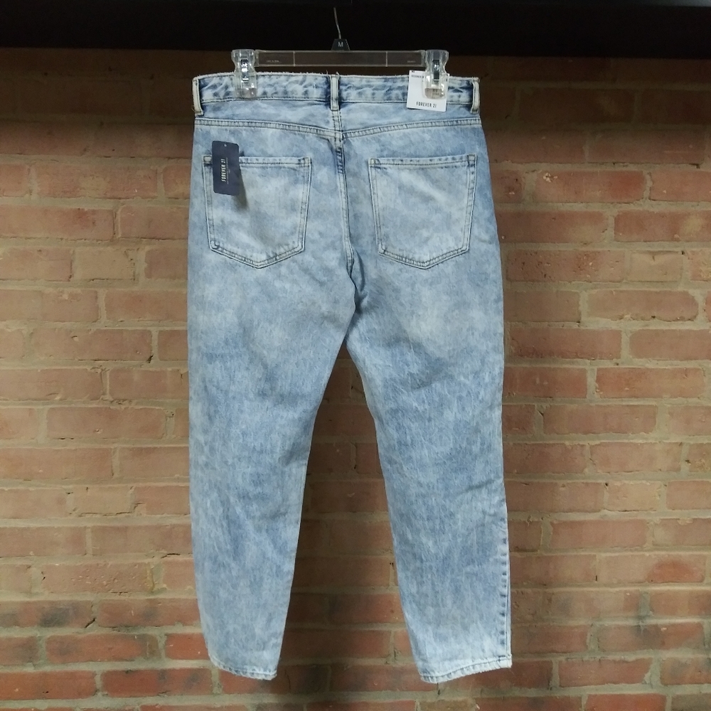 F21 | NWT Mid Rise Straight Fit Jeans - Picture 2 of 8